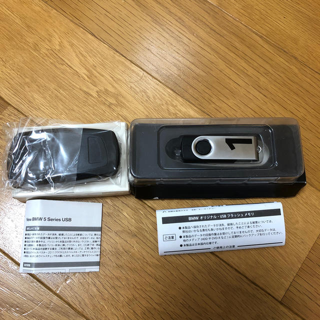 BMW(ビーエムダブリュー)の【未使用品】BMW オリジナル　USB フラッシュメモリ　3点セット スマホ/家電/カメラのPC/タブレット(PC周辺機器)の商品写真