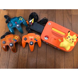 ニンテンドウ64(NINTENDO 64)のsand様専用　64 ピカチュウイエローver 本体　& コントローラー　3つ　(家庭用ゲーム機本体)