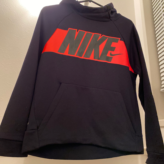 NIKE(ナイキ)のナイキ 男児 パーカー 黒 キッズ/ベビー/マタニティのキッズ服男の子用(90cm~)(ジャケット/上着)の商品写真