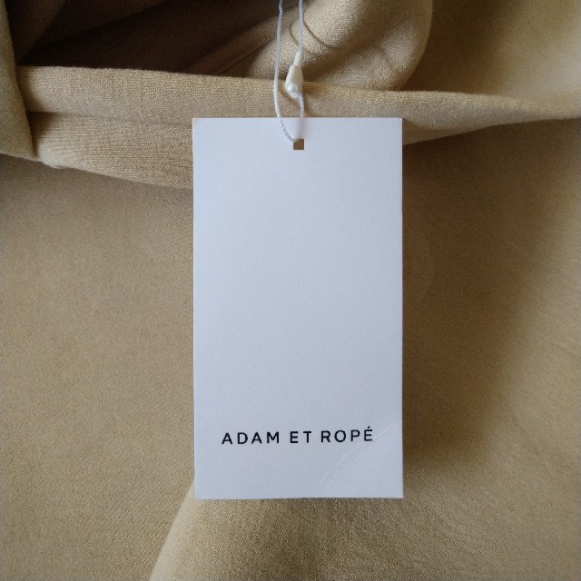 Adam et Rope'(アダムエロぺ)のアダムエロペ　パーカー　新品　タグ付き レディースのトップス(パーカー)の商品写真