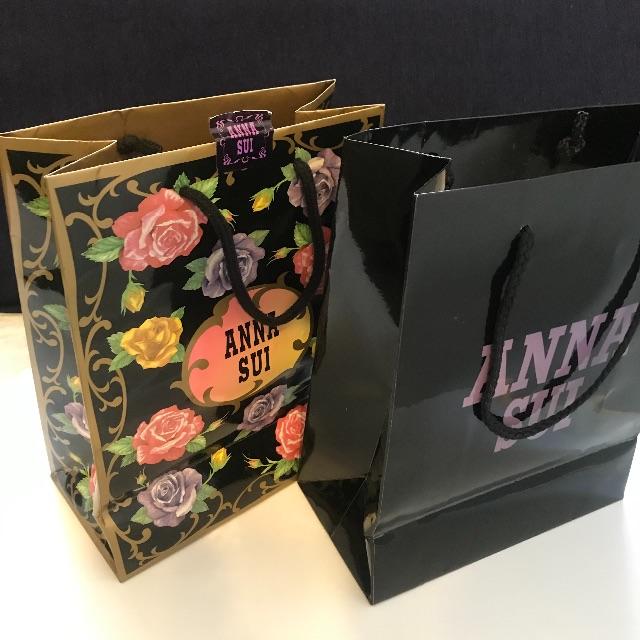 ANNA SUI(アナスイ)のANNA SUI　アナスイ　ショップ袋　黒と花柄 レディースのバッグ(ショップ袋)の商品写真