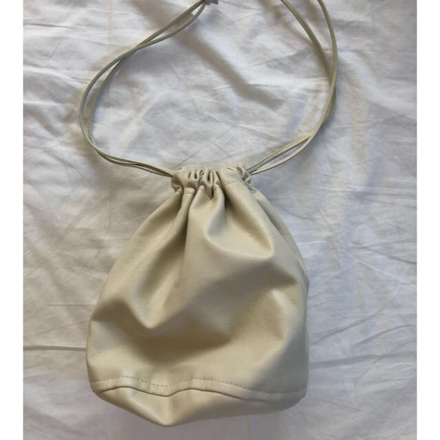 dholic(ディーホリック)のbeige 巾着bag white レディースのバッグ(トートバッグ)の商品写真