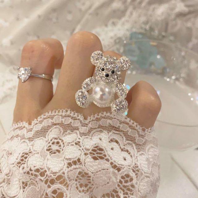 パールを抱いたビジューくまリング ハンドメイドのアクセサリー(リング)の商品写真