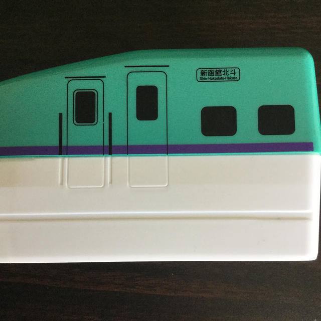 JR(ジェイアール)の北海道新幹線はやぶさ号（E5系）弁当箱 インテリア/住まい/日用品のキッチン/食器(弁当用品)の商品写真