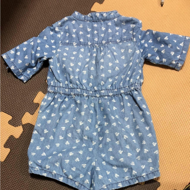 babyGAP デニム 小花柄 ロンパース　80cm キッズ/ベビー/マタニティのベビー服(~85cm)(ロンパース)の商品写真