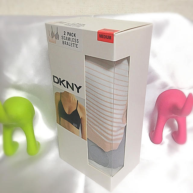 DKNY WOMEN(ダナキャランニューヨークウィメン)のDKNY シームレスブラ　2枚　ダナキャラン　ノンワイヤー　M☆ レディースの下着/アンダーウェア(ブラ)の商品写真