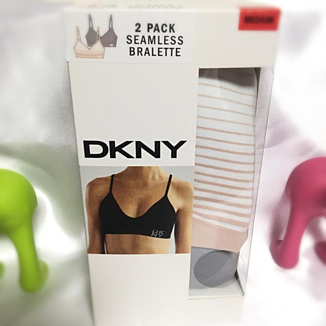 DKNY WOMEN(ダナキャランニューヨークウィメン)の☆DKNY シームレスブラ　2枚　ダナキャラン　ノンワイヤー　M レディースの下着/アンダーウェア(ブラ)の商品写真