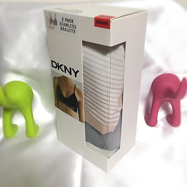 DKNY WOMEN(ダナキャランニューヨークウィメン)の☆DKNY シームレスブラ　2枚　ダナキャラン　ノンワイヤー　M レディースの下着/アンダーウェア(ブラ)の商品写真