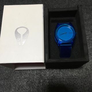 ニクソン(NIXON)のお値引き中！新品未使用！ニクソン 腕時計  NIXON ブルー　クオーツ(腕時計(アナログ))