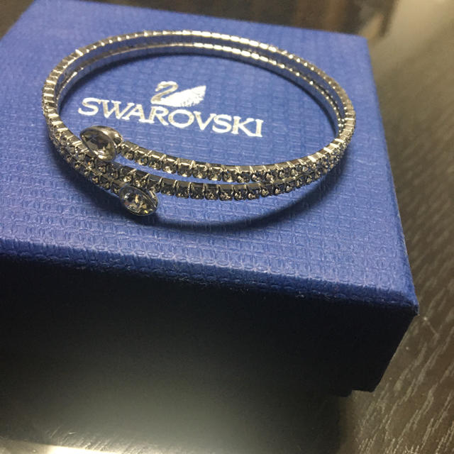 SWAROVSKI(スワロフスキー)のスワロフスキー　ブレスレット レディースのアクセサリー(ブレスレット/バングル)の商品写真