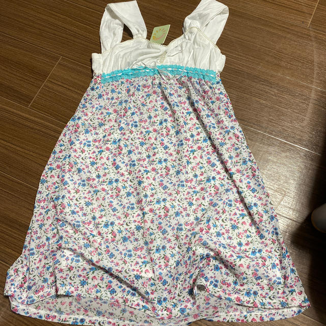 女の子 ワンピース 新品未使用 キッズ/ベビー/マタニティのキッズ服女の子用(90cm~)(ワンピース)の商品写真