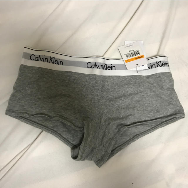 Calvin Klein(カルバンクライン)の送料込み！カルバンクラインレディースショーツ　アンダーウエアM レディースの下着/アンダーウェア(ショーツ)の商品写真