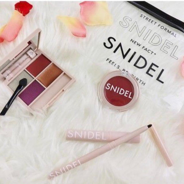 SNIDEL(スナイデル)のSNIDEL コスメセット クリアポーチ コフレ コスメ/美容のキット/セット(コフレ/メイクアップセット)の商品写真