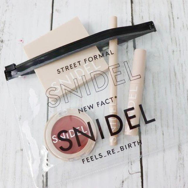 SNIDEL(スナイデル)のSNIDEL コスメセット クリアポーチ コフレ コスメ/美容のキット/セット(コフレ/メイクアップセット)の商品写真