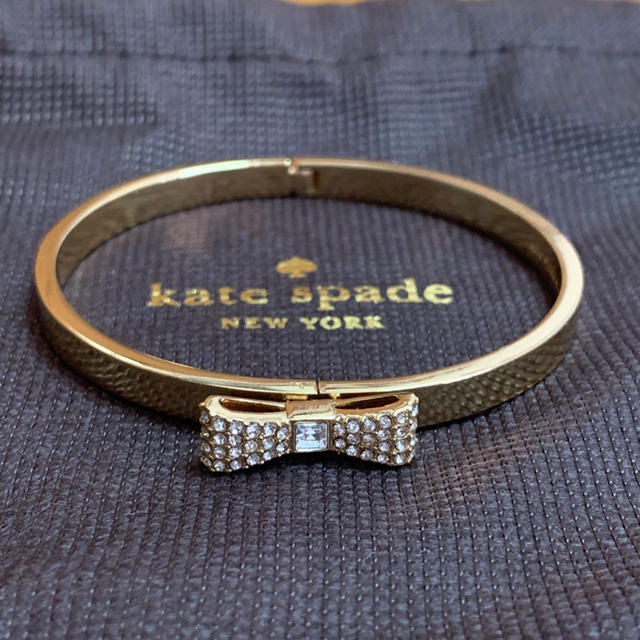 kate spade new york(ケイトスペードニューヨーク)のkate spade ケイトスペード リボンブレスレット レディースのアクセサリー(ブレスレット/バングル)の商品写真