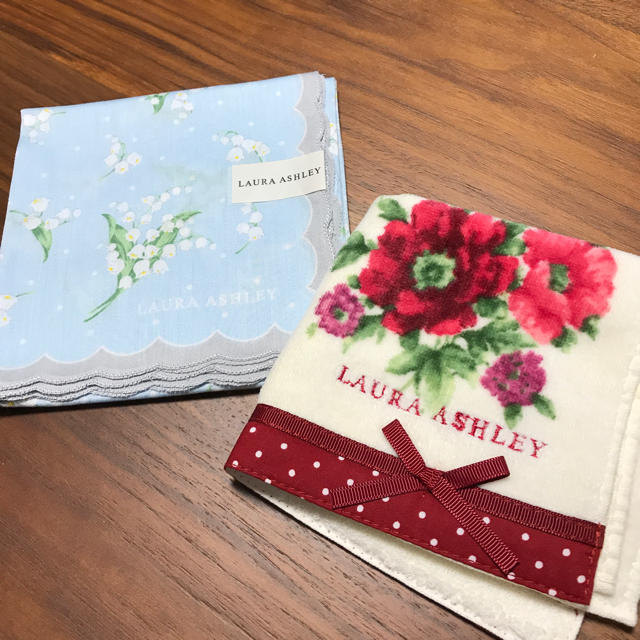 LAURA ASHLEY(ローラアシュレイ)の☆花野薔薇さま専用☆【新品未使用】ローラアシュレイ　ハンカチ2枚セット レディースのファッション小物(ハンカチ)の商品写真