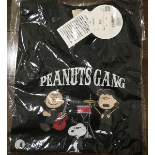 ピーナッツ(PEANUTS)のPEANUTS Tシャツ　ブラック　スヌーピー   新品未開封(Tシャツ(半袖/袖なし))