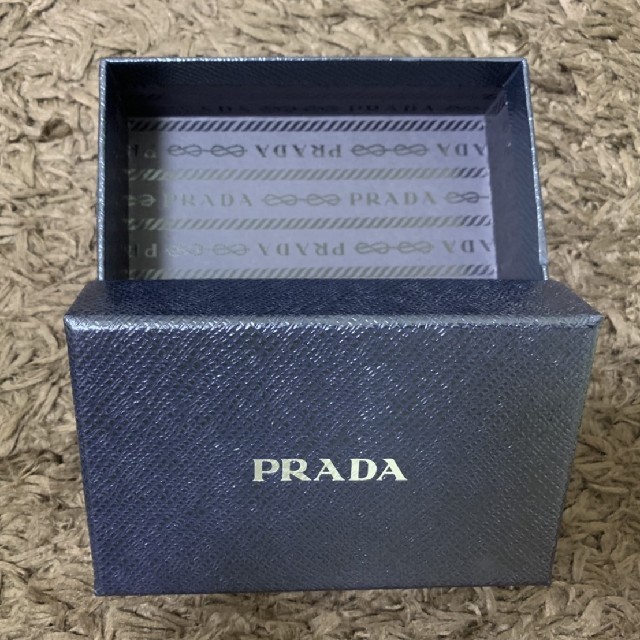 PRADA(プラダ)のPRADA 箱 美品 レディースのバッグ(ショップ袋)の商品写真