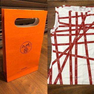 エルメス(Hermes)のクーポン限定値下！エルメス ノースリーブTシャツ 白×赤　ボルデュックリボン柄(カットソー(半袖/袖なし))