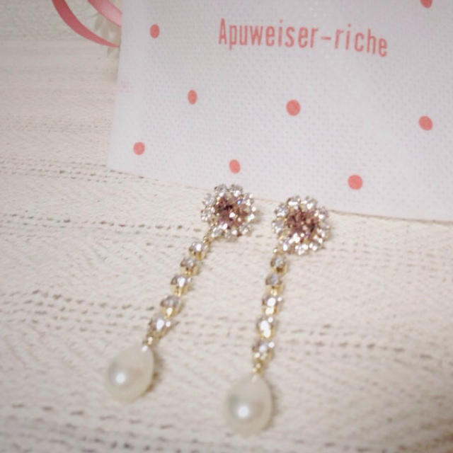 Apuweiser-riche(アプワイザーリッシェ)の♡新品♡アプ・ビジューピアス レディースのアクセサリー(ピアス)の商品写真