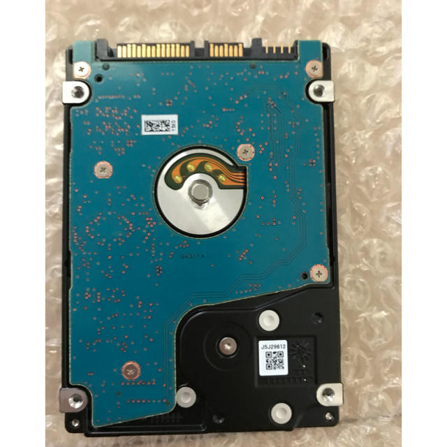 東芝(トウシバ)の中古HDD 2.5インチ SATA 内蔵ハードディスク 1TB　  スマホ/家電/カメラのPC/タブレット(PCパーツ)の商品写真