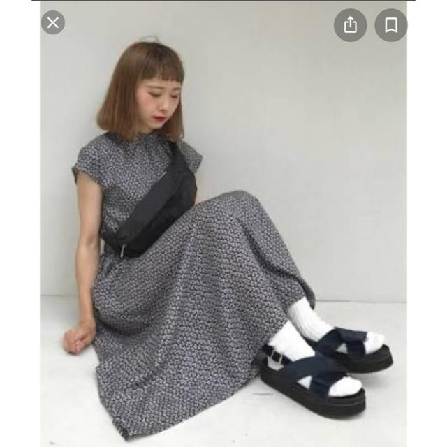 merlot(メルロー)の美品！着用回数2回程度　メルロー　merlot 小花柄ハイネックワンピース レディースのワンピース(ひざ丈ワンピース)の商品写真