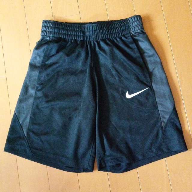 NIKE(ナイキ)のNIKE　キッズ　ジュニア　ハーフパンツ　140 キッズ/ベビー/マタニティのキッズ服男の子用(90cm~)(パンツ/スパッツ)の商品写真