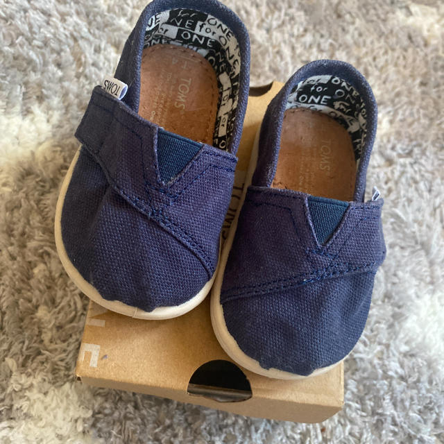 TOMS(トムズ)のなこ様　 キッズ/ベビー/マタニティのベビー靴/シューズ(~14cm)(スリッポン)の商品写真