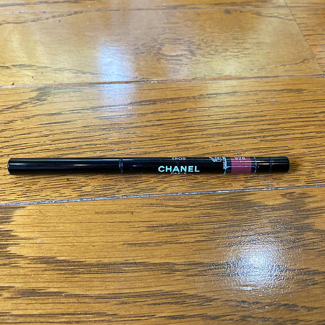 CHANEL(シャネル)の※charlii様専用取り置き　シャネル　アイライナーペンシル　928エロス コスメ/美容のベースメイク/化粧品(アイライナー)の商品写真