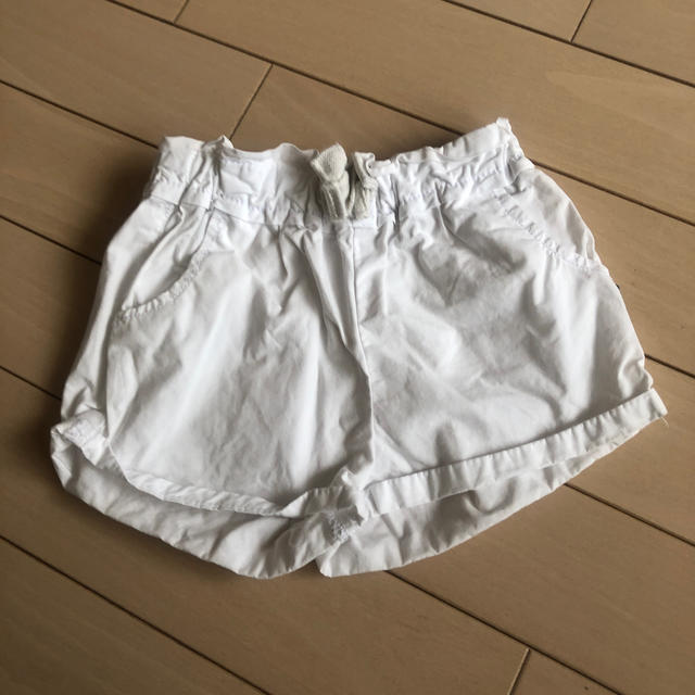 ZARA KIDS(ザラキッズ)のザラ　ショートパンツ　ホワイト　92㎝ キッズ/ベビー/マタニティのキッズ服女の子用(90cm~)(パンツ/スパッツ)の商品写真