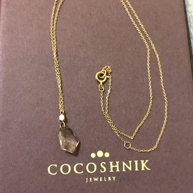 COCOSHNIK(ココシュニック)の★明日まで★最終価格*ココシュニック*K10YGスモーキークオーツのネックレス レディースのアクセサリー(ネックレス)の商品写真