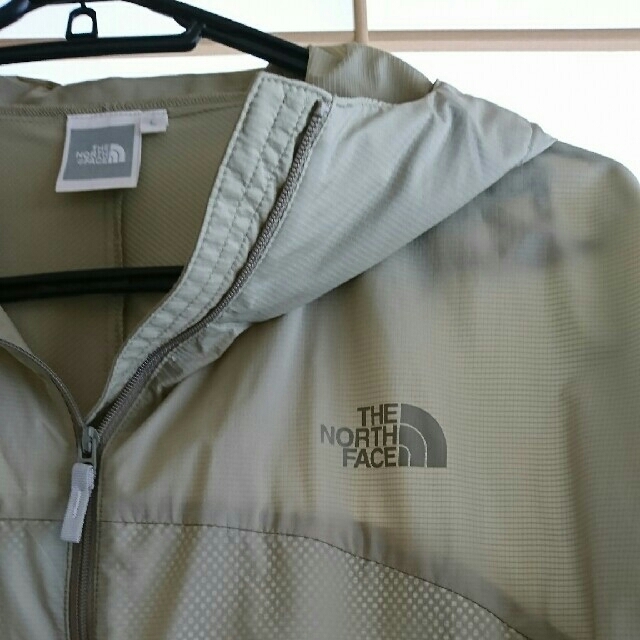 THE NORTH FACE(ザノースフェイス)のTHE NORTHFACE  ベージュ  ナイロンジャケット  レディースL レディースのジャケット/アウター(ナイロンジャケット)の商品写真