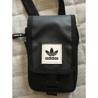 アディダス(adidas)のアディダス　ショルダーバッグ(ショルダーバッグ)