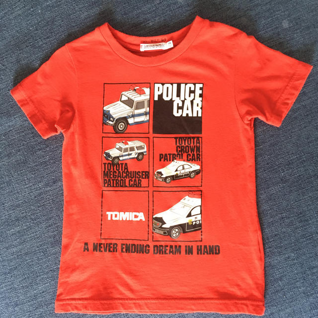 Takara Tomy(タカラトミー)の子ども服　Tシャツ　トミカ　車　赤　サイズ110 キッズ/ベビー/マタニティのキッズ服男の子用(90cm~)(Tシャツ/カットソー)の商品写真