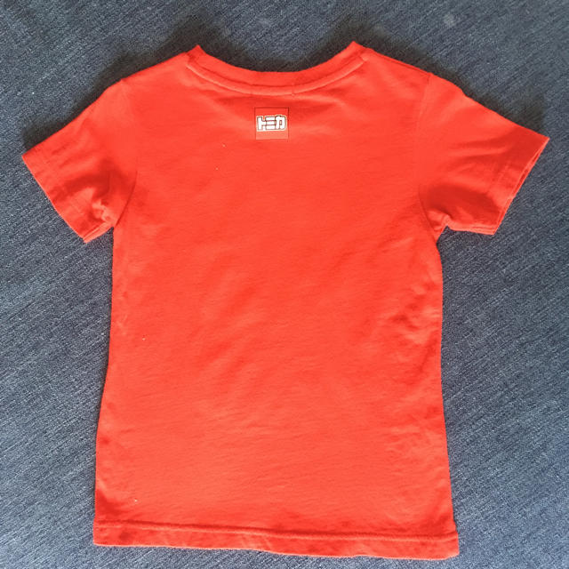 Takara Tomy(タカラトミー)の子ども服　Tシャツ　トミカ　車　赤　サイズ110 キッズ/ベビー/マタニティのキッズ服男の子用(90cm~)(Tシャツ/カットソー)の商品写真