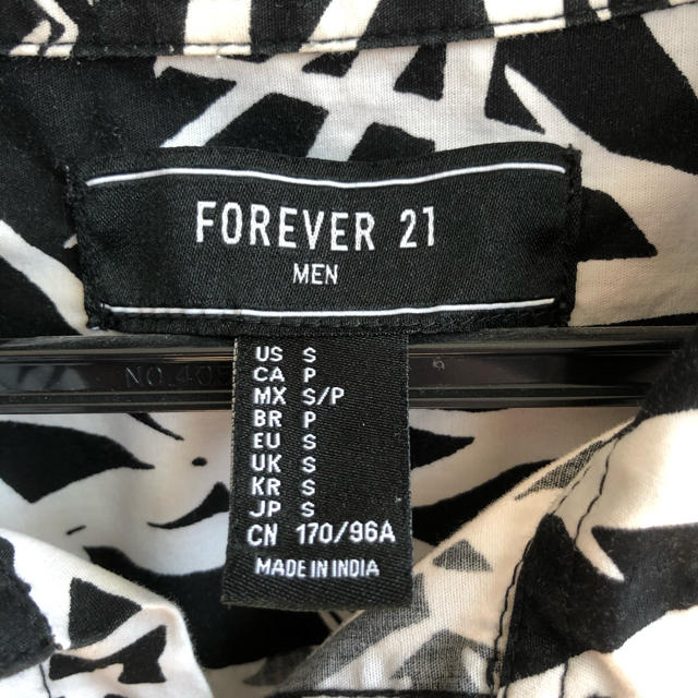 FOREVER 21(フォーエバートゥエンティーワン)のFOEVER21 メンズ柄シャツ メンズのトップス(シャツ)の商品写真
