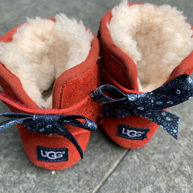 UGG(アグ)の＜専用＞UGG ムートンブーツ　12.5㎝　 キッズ/ベビー/マタニティのベビー靴/シューズ(~14cm)(ブーツ)の商品写真