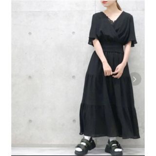 ダブルクローゼット(w closet)のウエストシャーリングティアードワンピース　タグ付き新品(ロングワンピース/マキシワンピース)