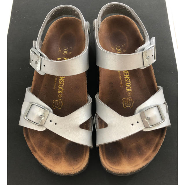 BIRKENSTOCK(ビルケンシュトック)の【BIRKENSTOCK】キッズサンダル/シルバー キッズ/ベビー/マタニティのキッズ靴/シューズ(15cm~)(サンダル)の商品写真