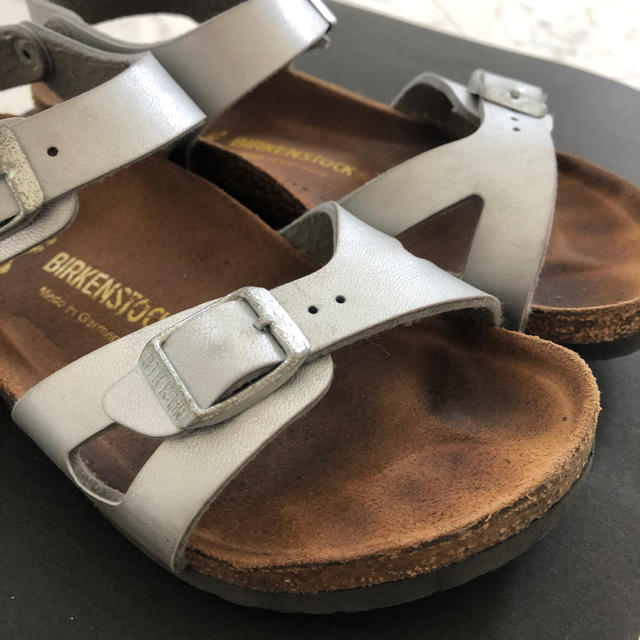 BIRKENSTOCK(ビルケンシュトック)の【BIRKENSTOCK】キッズサンダル/シルバー キッズ/ベビー/マタニティのキッズ靴/シューズ(15cm~)(サンダル)の商品写真