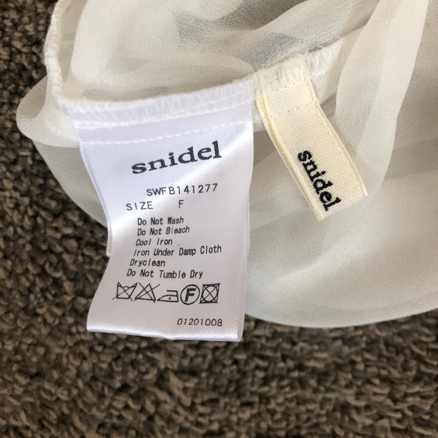 SNIDEL(スナイデル)のsnidel シースルー オフショルダー レディースのトップス(カットソー(半袖/袖なし))の商品写真