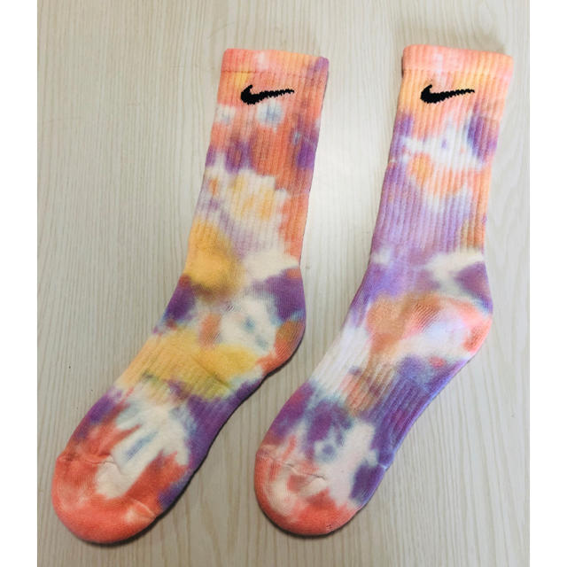 Nike タイダイソックス レディースのレッグウェア(ソックス)の商品写真