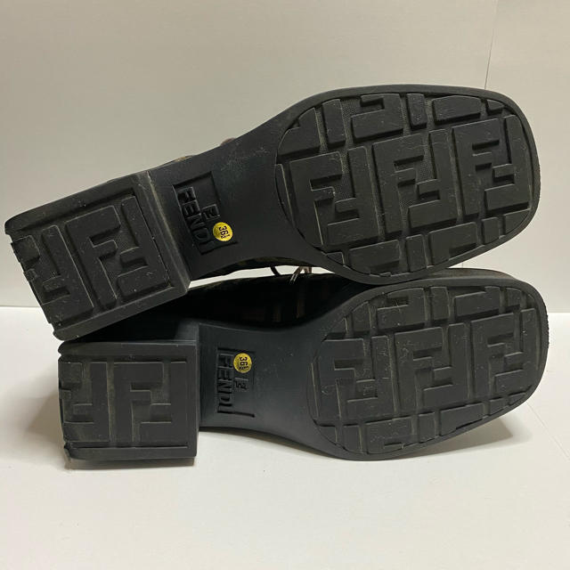 FENDI(フェンディ)のFENDI ショートブーツ ズッカ レディースの靴/シューズ(ブーツ)の商品写真