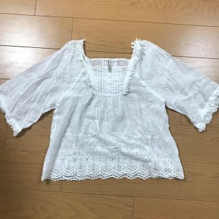 ルカ(LUCA)のLUCA 刺繍 トップス 白ブラウス(シャツ/ブラウス(半袖/袖なし))