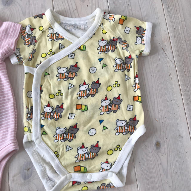 babyGAP(ベビーギャップ)のBABY GAP、UNIQLO ロンパース3枚セット 60 キッズ/ベビー/マタニティのベビー服(~85cm)(ロンパース)の商品写真