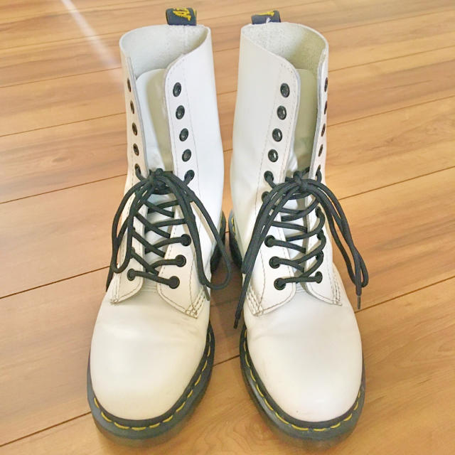 Dr.Martens ホワイト　10ホール