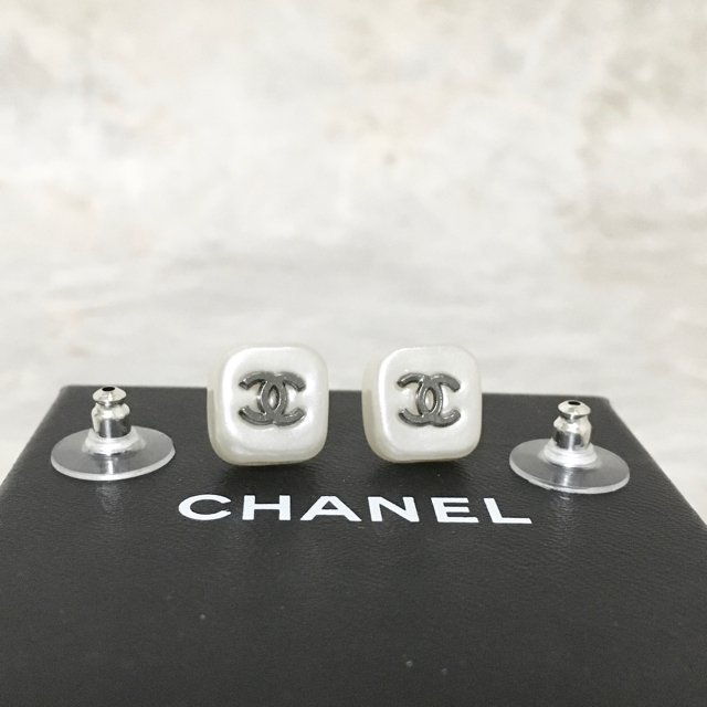 CHANEL - 専用 シャネル ピアス シルバー ココマーク パール スクエア ロゴ 真珠 2の通販 by ☆ハーベスト☆｜シャネルならラクマ