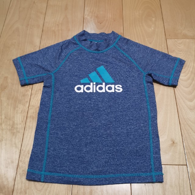 adidas(アディダス)の【adidas】半袖ラッシュガード(140㎝)　美品 キッズ/ベビー/マタニティのキッズ服男の子用(90cm~)(水着)の商品写真