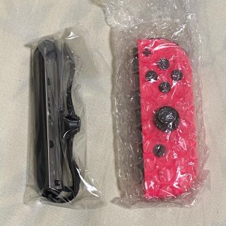 ニンテンドースイッチ(Nintendo Switch)の【新品未使用】Joy-Con 右 ネオンピンク & ストラップ ブラック(その他)