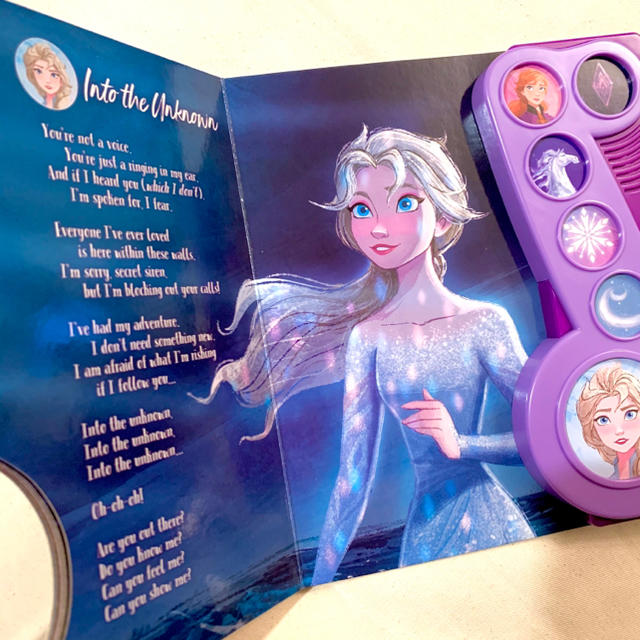 Disney 新品 海外購入 ディズニープリンセス お歌付英語絵本2冊 アナと雪の女王 エルサの通販 By Ray S Shop ディズニー ならラクマ